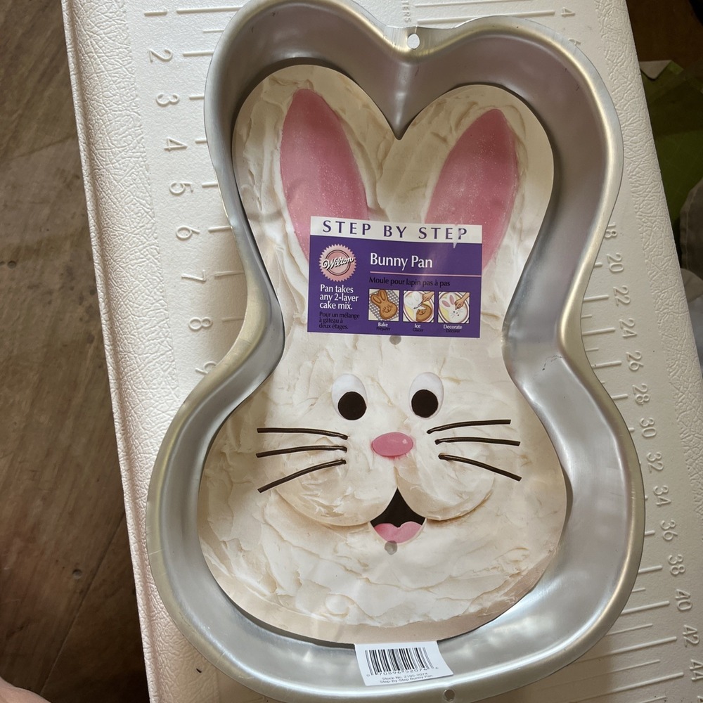 2003 Wilton Retired Step-By-Step Bunny Cake Baking Pan #2105-2074